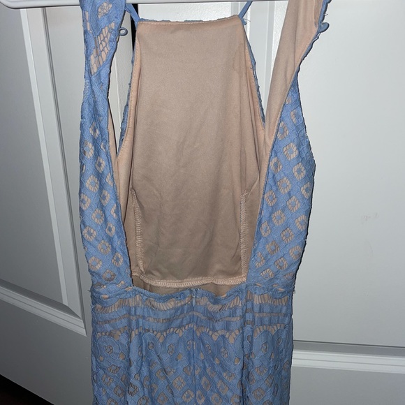 Light blue lace dress from Lulu’s. Open back worn once! - Picture 2 of 4